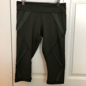 Lululemon army green cropped leggings.